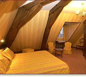 Standard Zimmer mit Kingsize-Bett